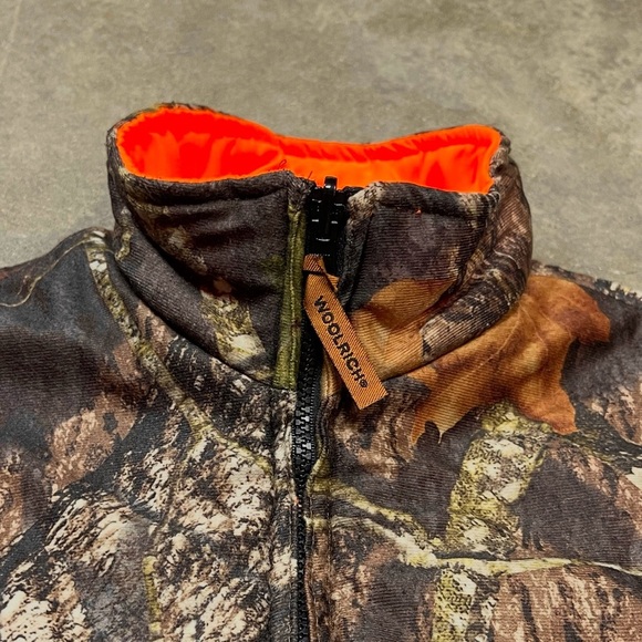 Woolrich Realtree Hardwoods Camo Reversible Outdoor Vest - Picture 7 of 9